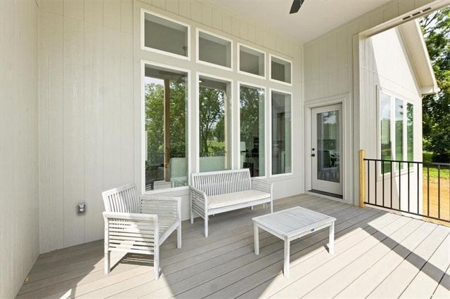 7007 N Kirkwood Avenue, Kansas City, MO 64151