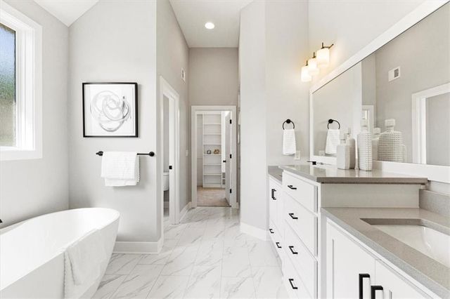 7007 N Kirkwood Avenue, Kansas City, MO 64151