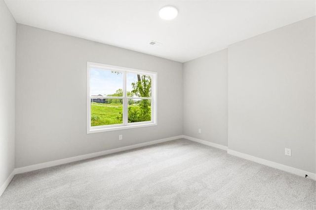 7007 N Kirkwood Avenue, Kansas City, MO 64151