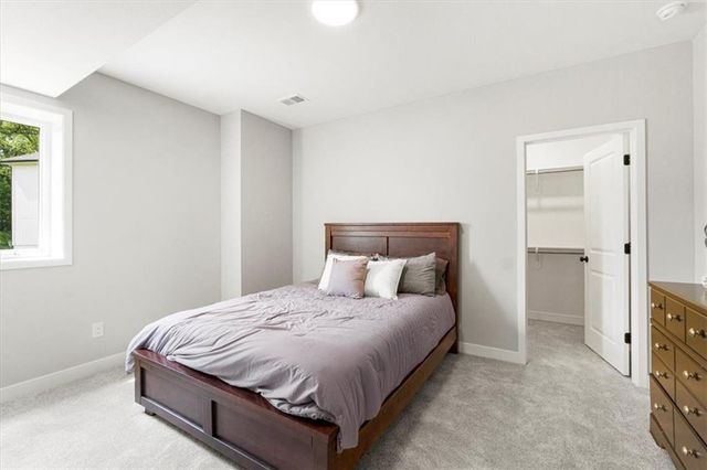 7007 N Kirkwood Avenue, Kansas City, MO 64151