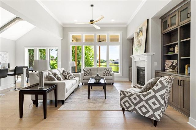 7007 N Kirkwood Avenue, Kansas City, MO 64151