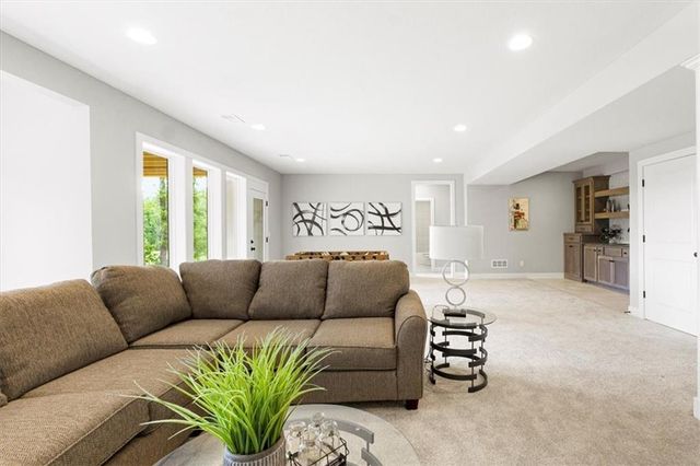 7007 N Kirkwood Avenue, Kansas City, MO 64151