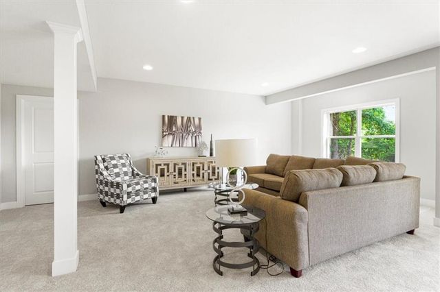 7007 N Kirkwood Avenue, Kansas City, MO 64151