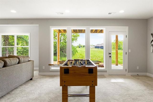 7007 N Kirkwood Avenue, Kansas City, MO 64151