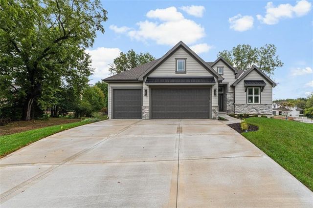 7007 N Kirkwood Avenue, Kansas City, MO 64151