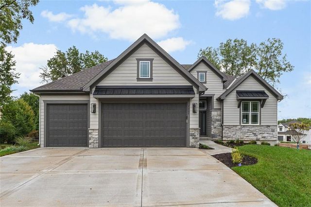 7007 N Kirkwood Avenue, Kansas City, MO 64151