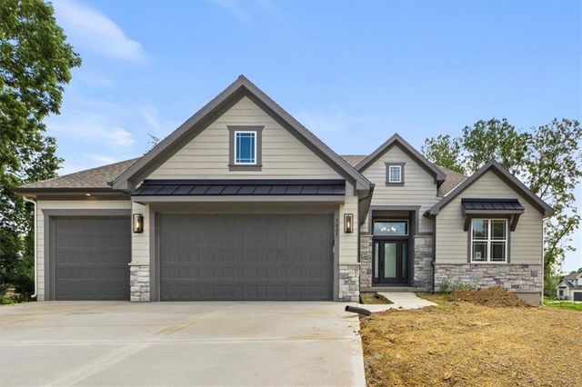 7007 N Kirkwood Avenue, Kansas City, MO 64151