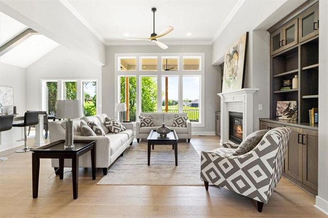 7007 N Kirkwood Avenue, Kansas City, MO 64151