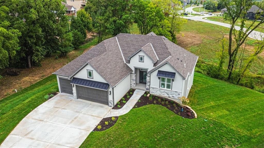 7007 N Kirkwood Avenue, Kansas City, MO 64151