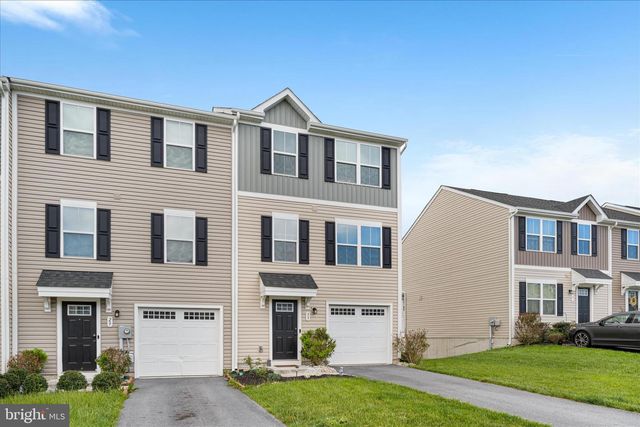 33 SEBAGO PL, Martinsburg, WV 25403