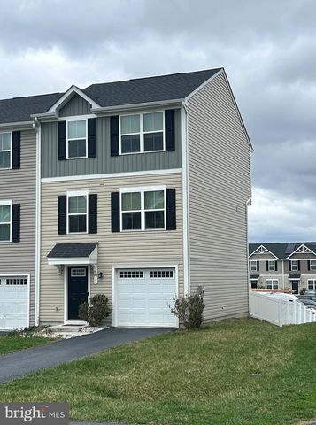 33 SEBAGO PL, Martinsburg, WV 25403