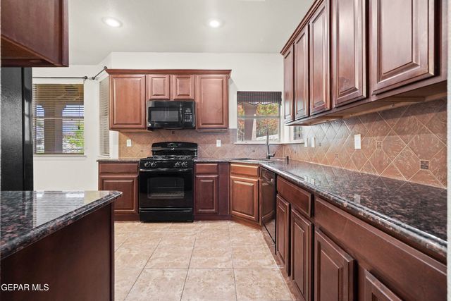 7271 CAMINO DEL SOL Drive, El Paso, TX 79911