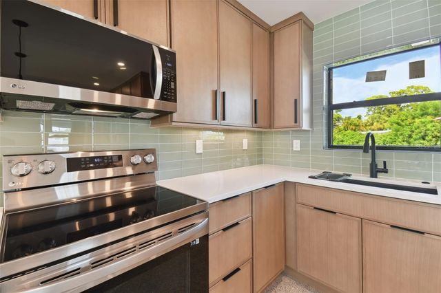 301 AURORA STREET E, Venice, FL 34285