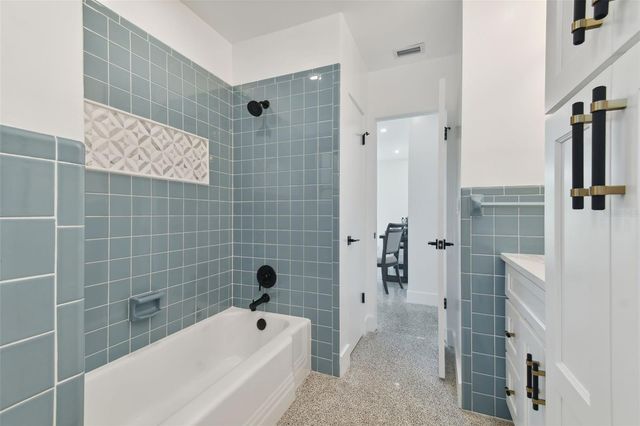 301 AURORA STREET E, Venice, FL 34285