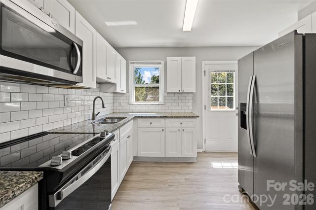 7100 Covecreek Drive, Charlotte, NC 28215