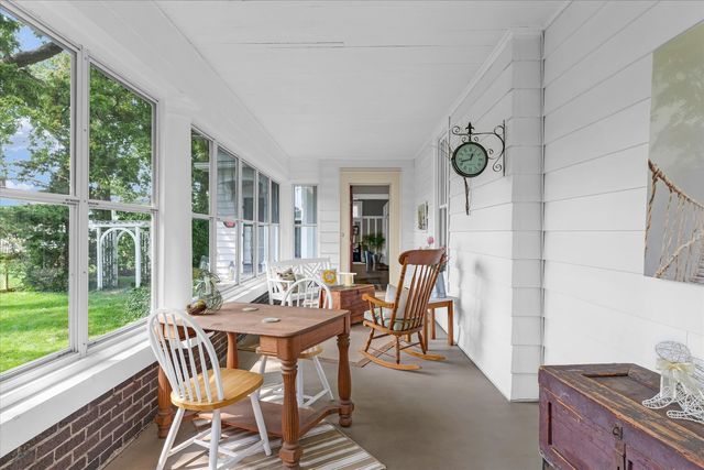 320 E Locust Street, Watseka, IL 60970