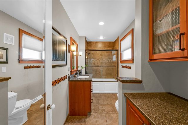 320 E Locust Street, Watseka, IL 60970