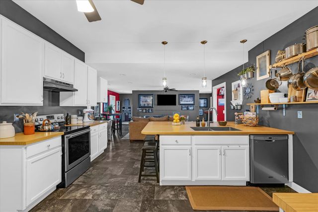 320 E Locust Street, Watseka, IL 60970