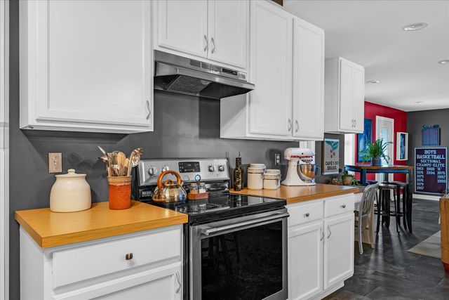 320 E Locust Street, Watseka, IL 60970