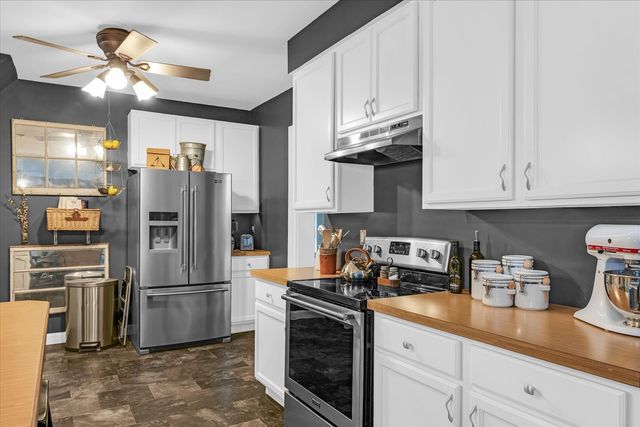 320 E Locust Street, Watseka, IL 60970