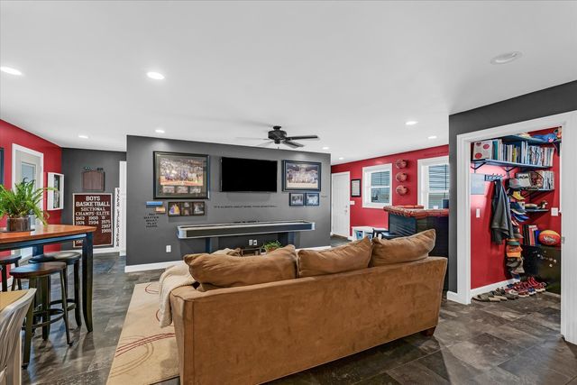 320 E Locust Street, Watseka, IL 60970