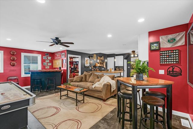 320 E Locust Street, Watseka, IL 60970