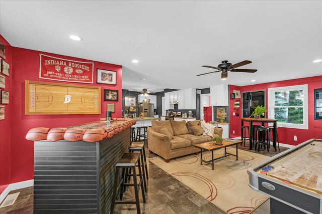 320 E Locust Street, Watseka, IL 60970