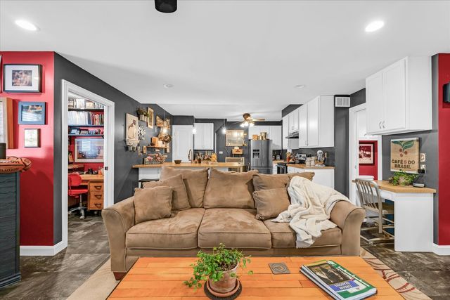 320 E Locust Street, Watseka, IL 60970