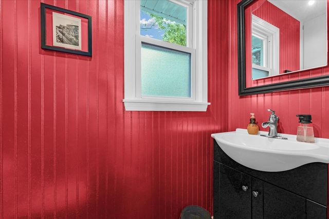 320 E Locust Street, Watseka, IL 60970