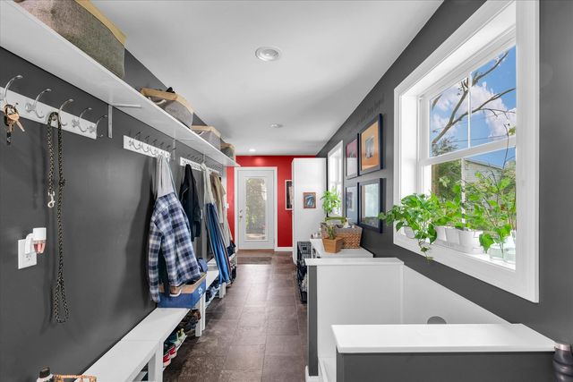 320 E Locust Street, Watseka, IL 60970