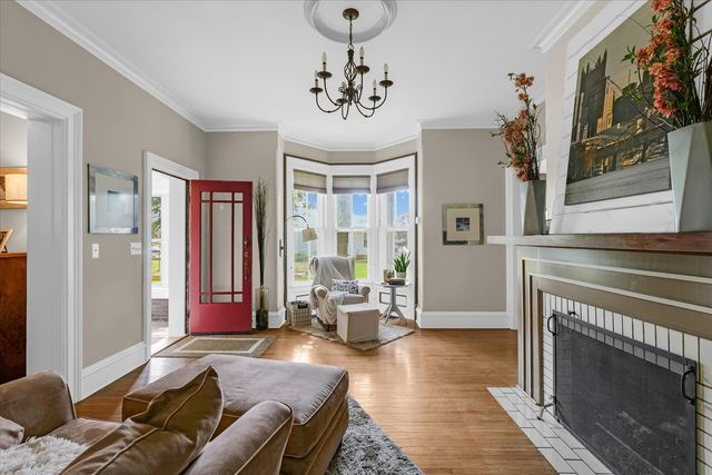 320 E Locust Street, Watseka, IL 60970