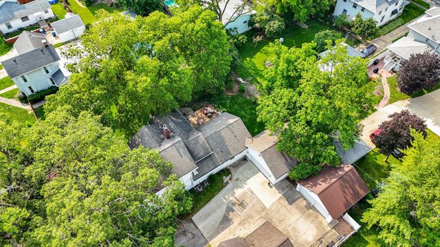 320 E Locust Street, Watseka, IL 60970