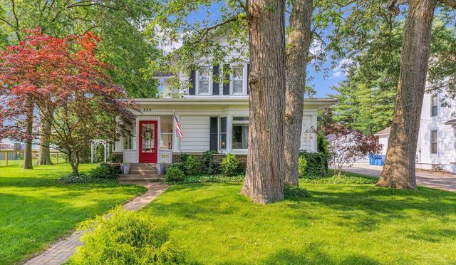 320 E Locust Street, Watseka, IL 60970