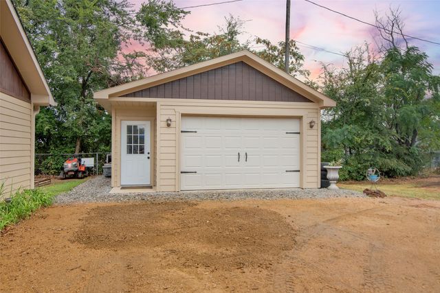 730 E Hull Street, Denison, TX 75021