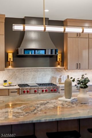 2 E Hartshorn Dr, Millburn Twp., NJ 07078