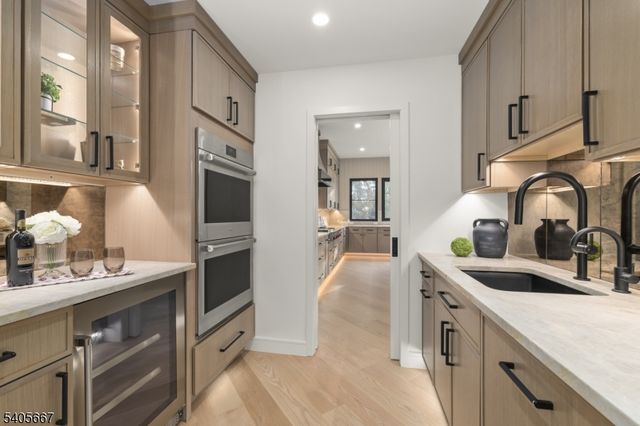 2 E Hartshorn Dr, Millburn Twp., NJ 07078