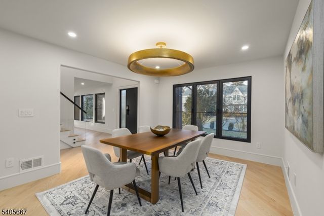 2 E Hartshorn Dr, Millburn Twp., NJ 07078