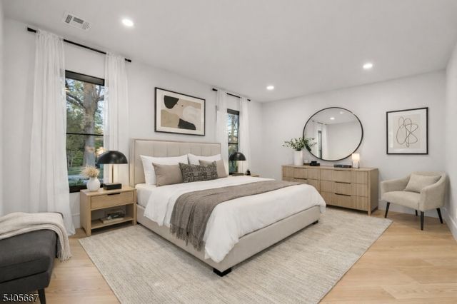 2 E Hartshorn Dr, Millburn Twp., NJ 07078