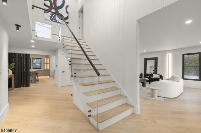 2 E Hartshorn Dr, Millburn Twp., NJ 07078