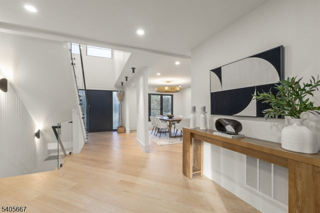 2 E Hartshorn Dr, Millburn Twp., NJ 07078