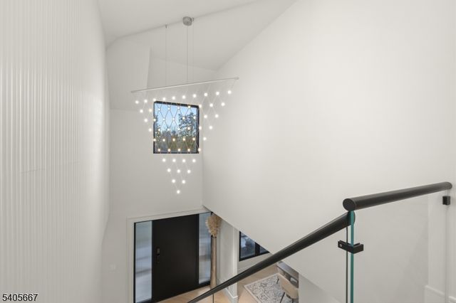 2 E Hartshorn Dr, Millburn Twp., NJ 07078