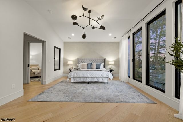 2 E Hartshorn Dr, Millburn Twp., NJ 07078