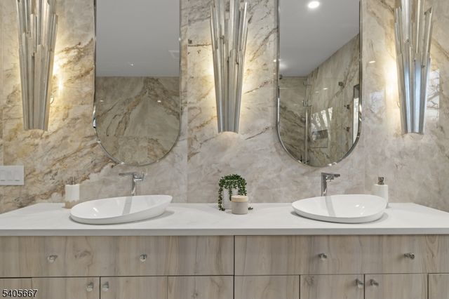 2 E Hartshorn Dr, Millburn Twp., NJ 07078