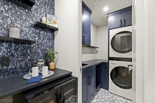 2 E Hartshorn Dr, Millburn Twp., NJ 07078