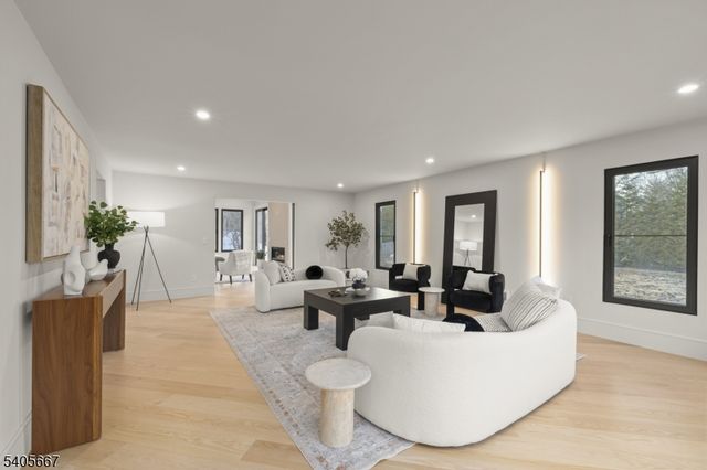 2 E Hartshorn Dr, Millburn Twp., NJ 07078