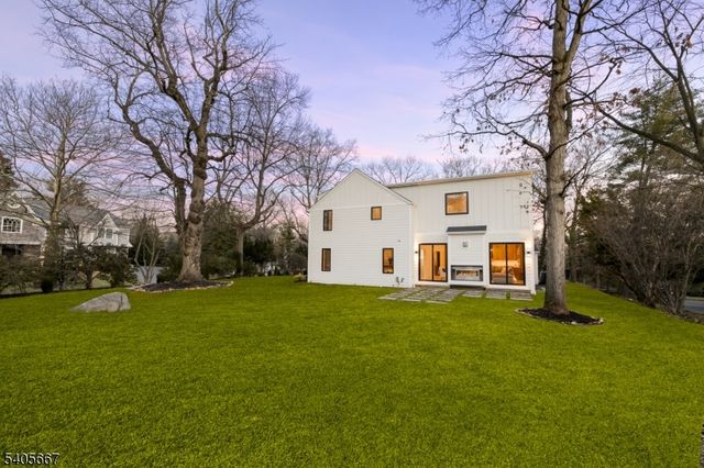 2 E Hartshorn Dr, Millburn Twp., NJ 07078