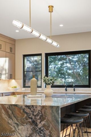 2 E Hartshorn Dr, Millburn Twp., NJ 07078