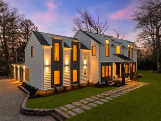 2 E Hartshorn Dr, Millburn Twp., NJ 07078