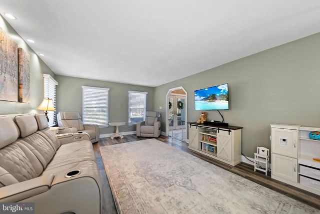 13 SILVER LAKE DR, Shamong, NJ 08088