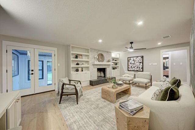 9401 Topridge DR, Austin, TX 78750